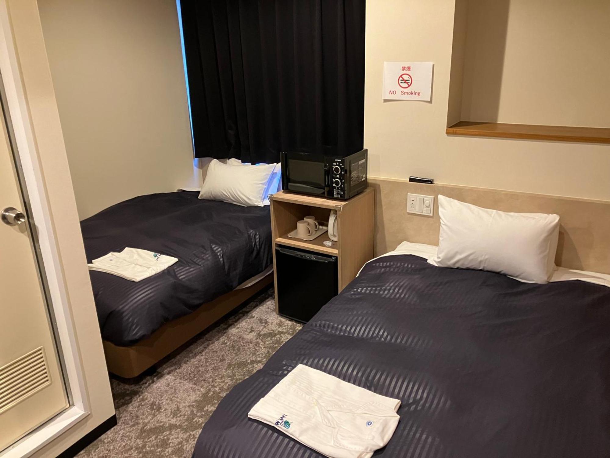 Hotel Livemax Mihara Ekimae Bagian luar foto